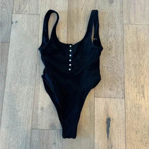 Beach Bunny Swimwear Women's Black Presley One Piece Bathing Suit Medium - Picture 1 of 6